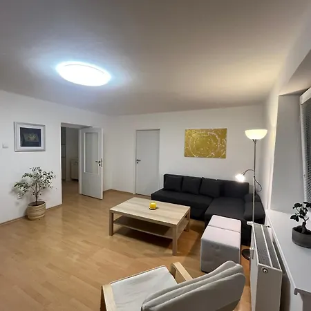 Sunny 2-room Near Centre, Train Station And Hockey Arena Διαμέρισμα Trenčín