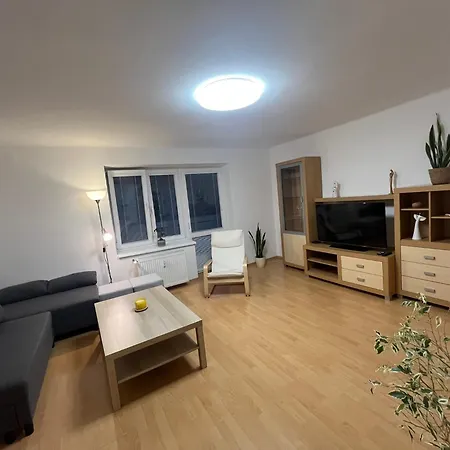 Sunny 2-room Near Centre, Train Station And Hockey Arena Διαμέρισμα
