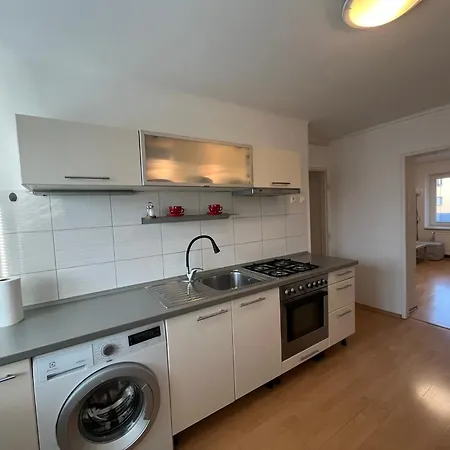 Sunny 2-room Near Centre, Train Station And Hockey Arena *